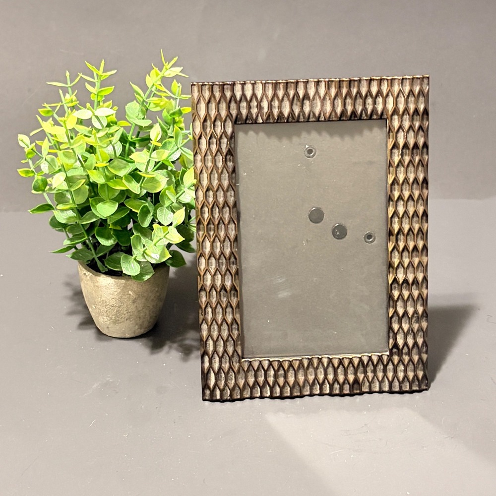 Antiqued Black Textured Honeycomb Metal 4x6 Picture Frame Tabletop Wall Mount